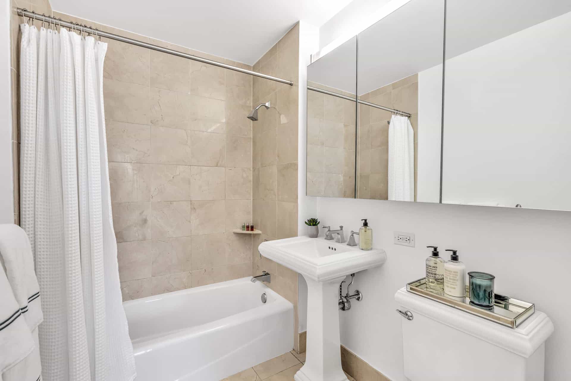 211 North End Avenue #5F, Manhattan, NY 10282 2