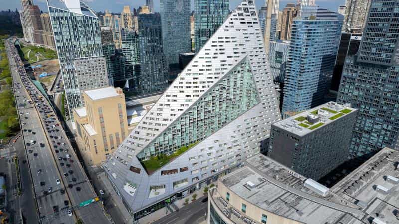 VIA 57 West 625 West   57 Street #2452, Manhattan, NY 10019 5