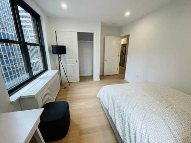 160 East 48 Street #6F, Manhattan, NY 10017 2