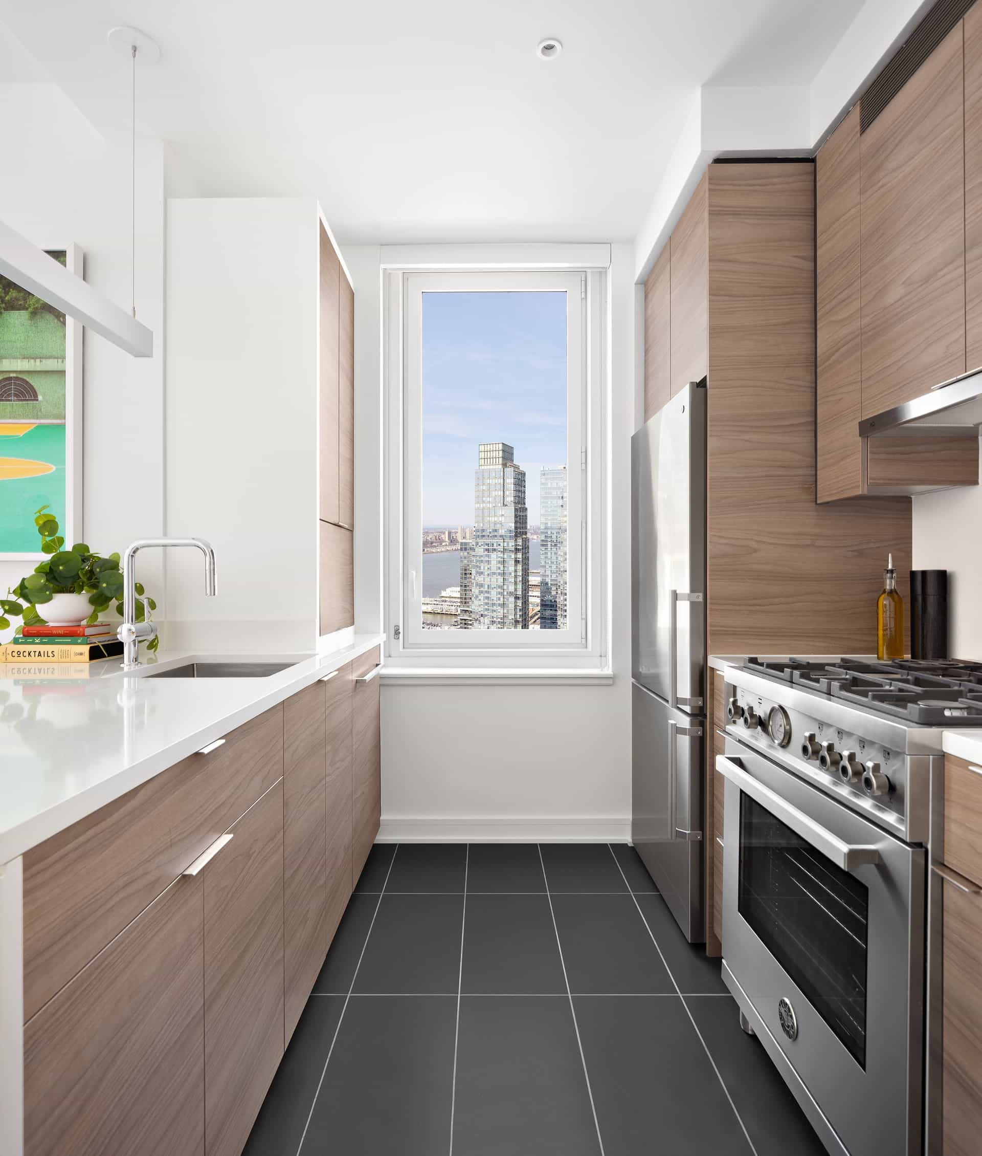 555 W 38 St #917, Manhattan, NY 10018 4