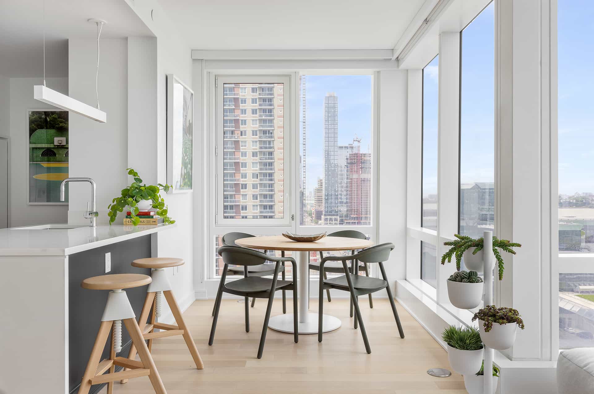 555 W 38 St #2703, Manhattan, NY 10018 2