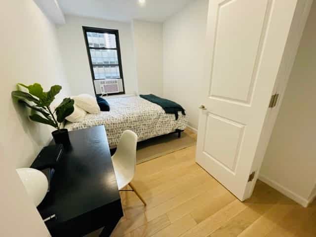 160 East 48 Street #6F, Manhattan, NY 10017 4