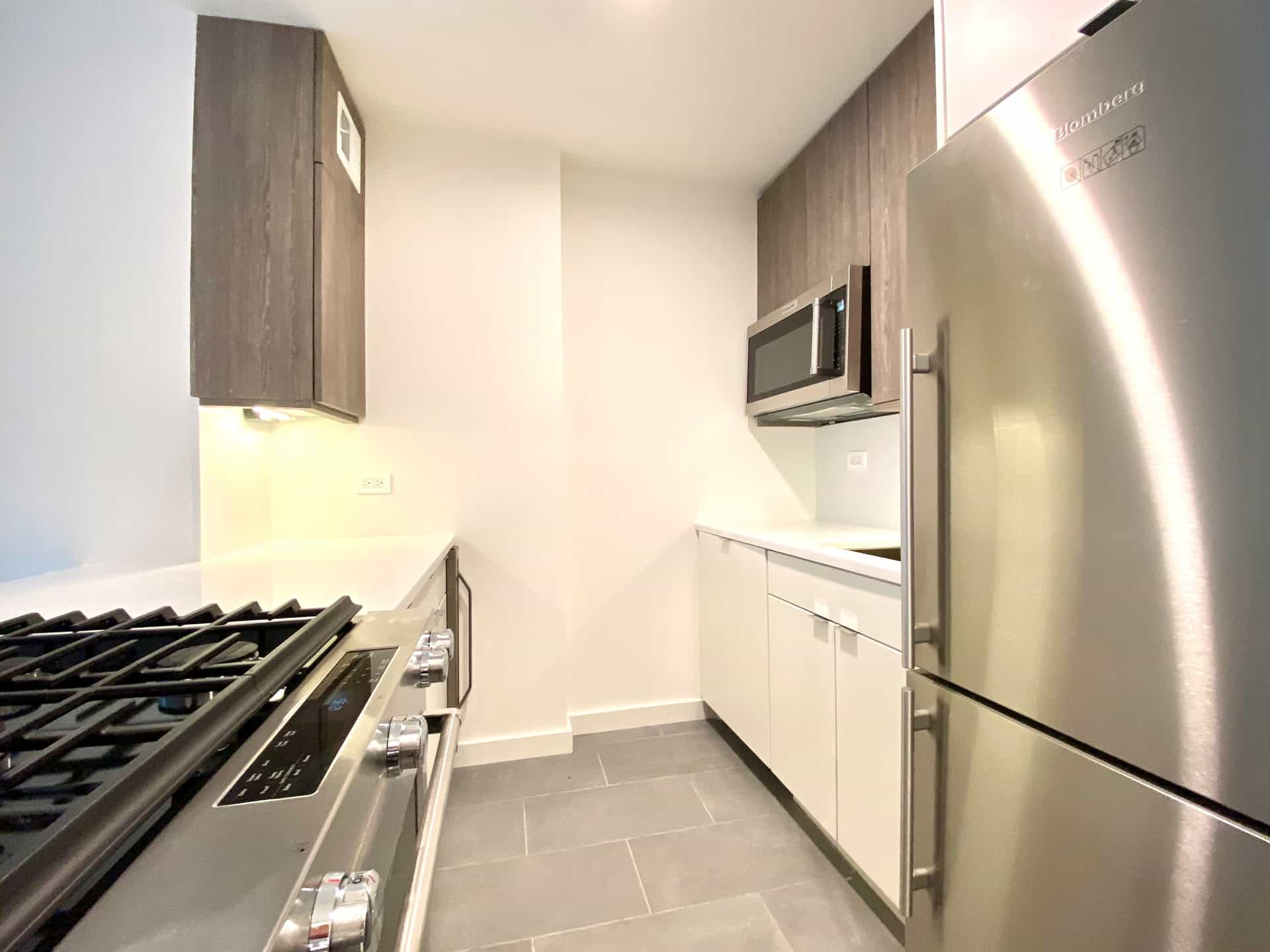 520 West   43 Street #3B, Manhattan, NY 10036 4