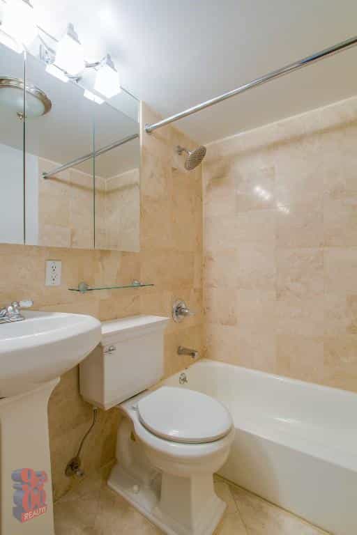 68 Clinton St #3B, Manhattan, NY 10002 5