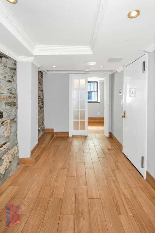 345 West 53 Street #B, Manhattan, NY 10019 4