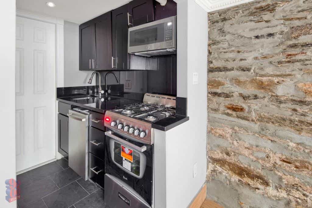 345 West 53 Street #B, Manhattan, NY 10019 5