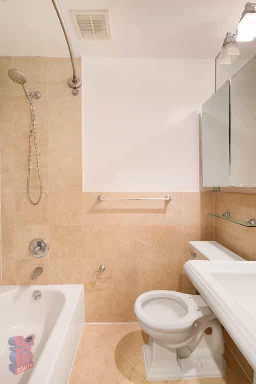 439 West 50 Street #1RW, Manhattan, NY 10019 3