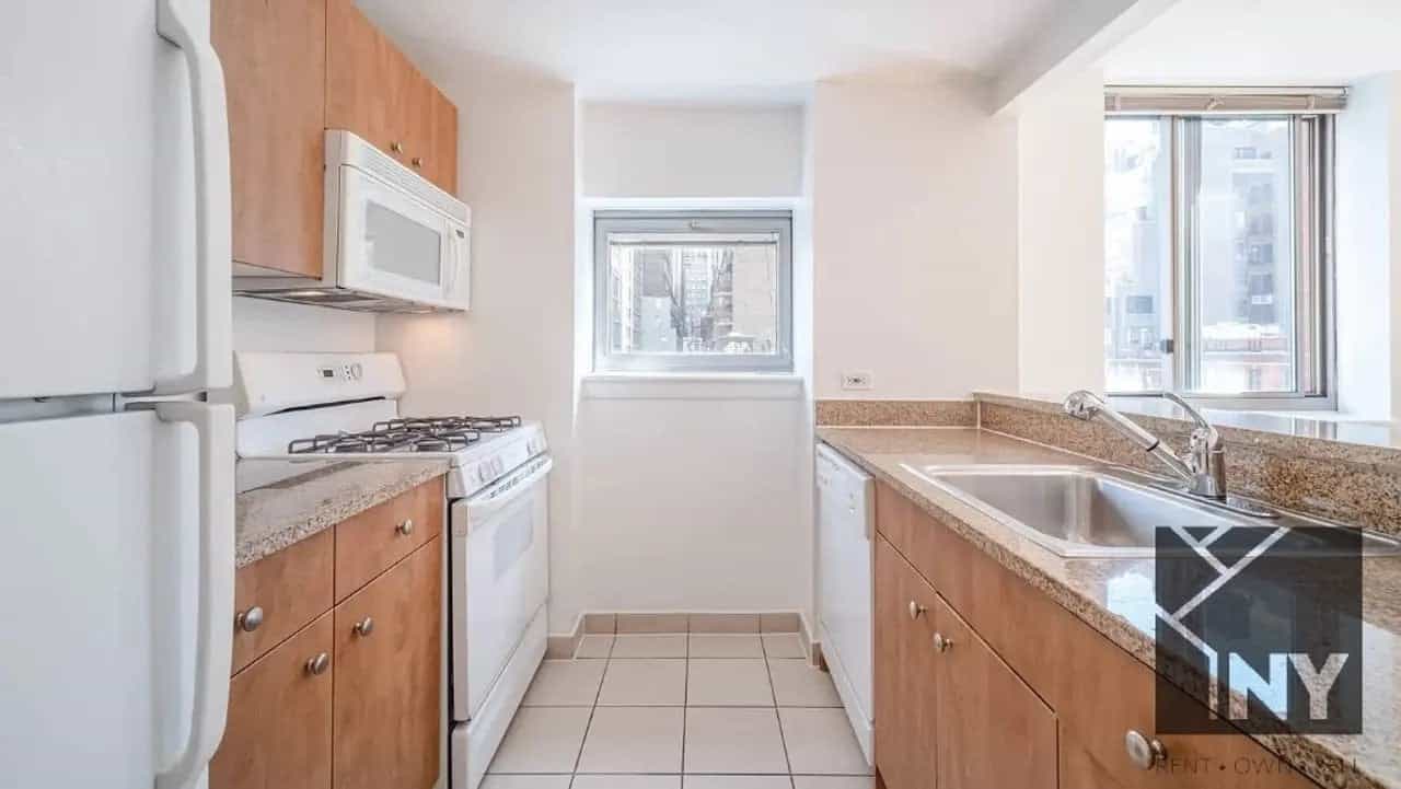 400 W 37 St #25G, Manhattan, NY 10018 4
