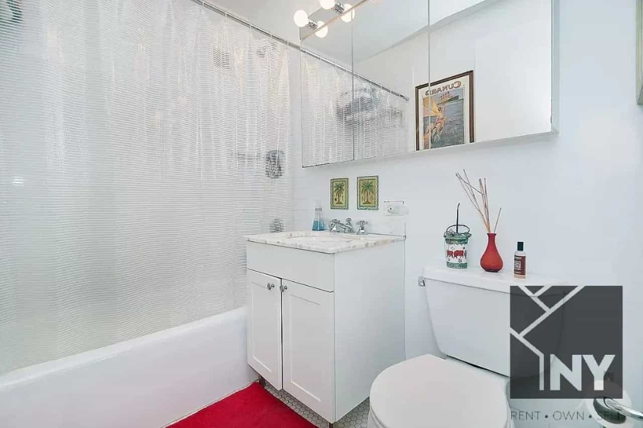 451 West   37 Street #2103, Manhattan, NY 10018 4