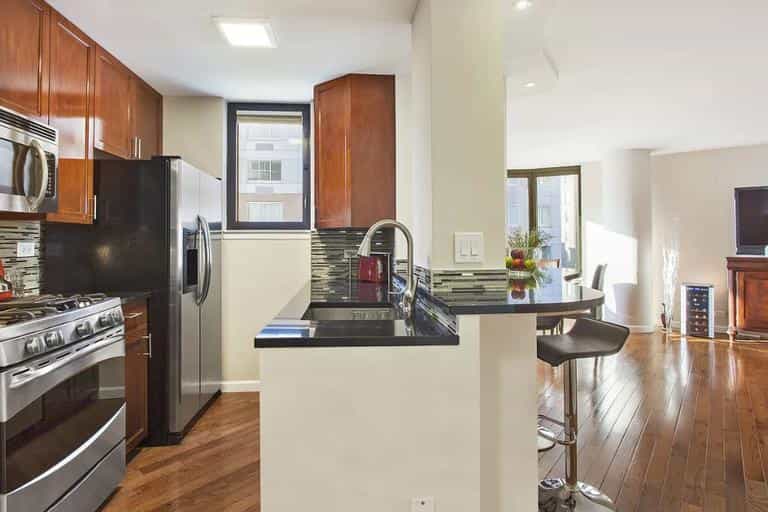 330 East 38 Street #5E, Manhattan, NY 10016 2