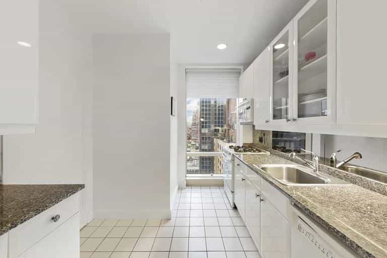 845 United Nations Plaza #18H, Manhattan, NY 10017 3