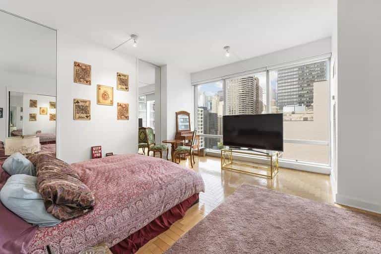 845 United Nations Plaza #18H, Manhattan, NY 10017 4