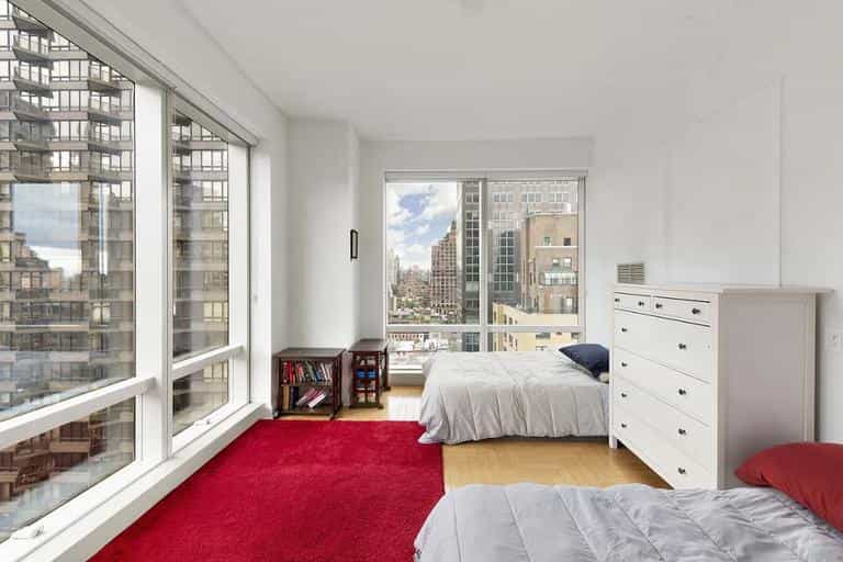 845 United Nations Plaza #18H, Manhattan, NY 10017 5