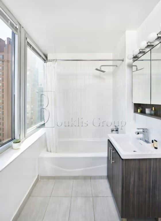 200 Water Street Apartments by Rockrose 200 Water St #12M, Manhattan, NY 10038 4
