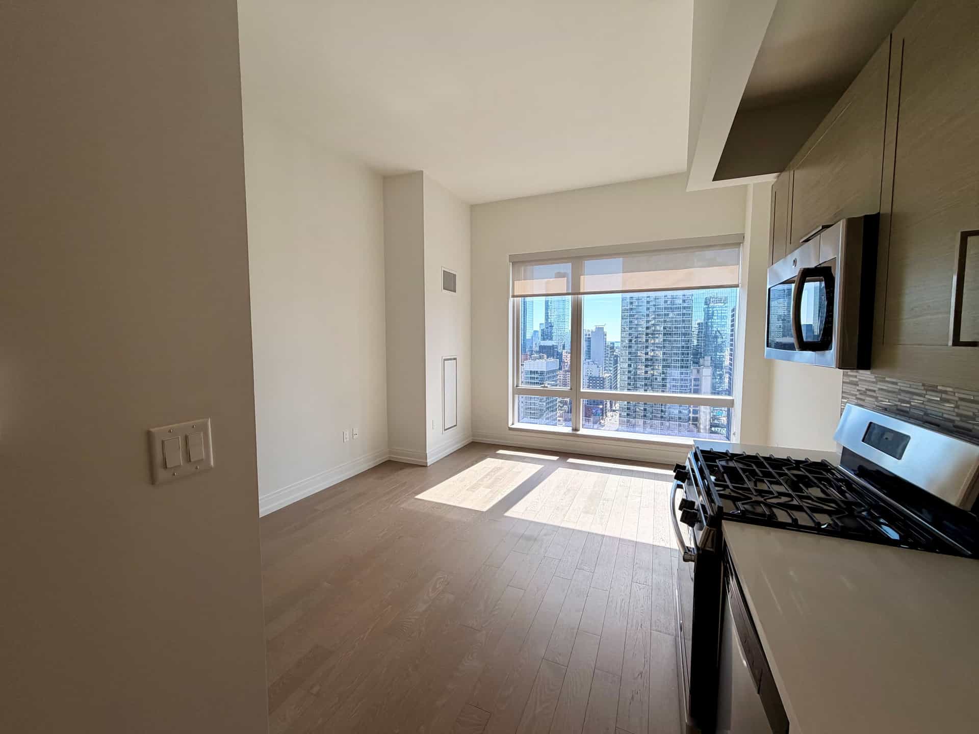 555 10 Avenue #29C, Manhattan, NY 10018 2