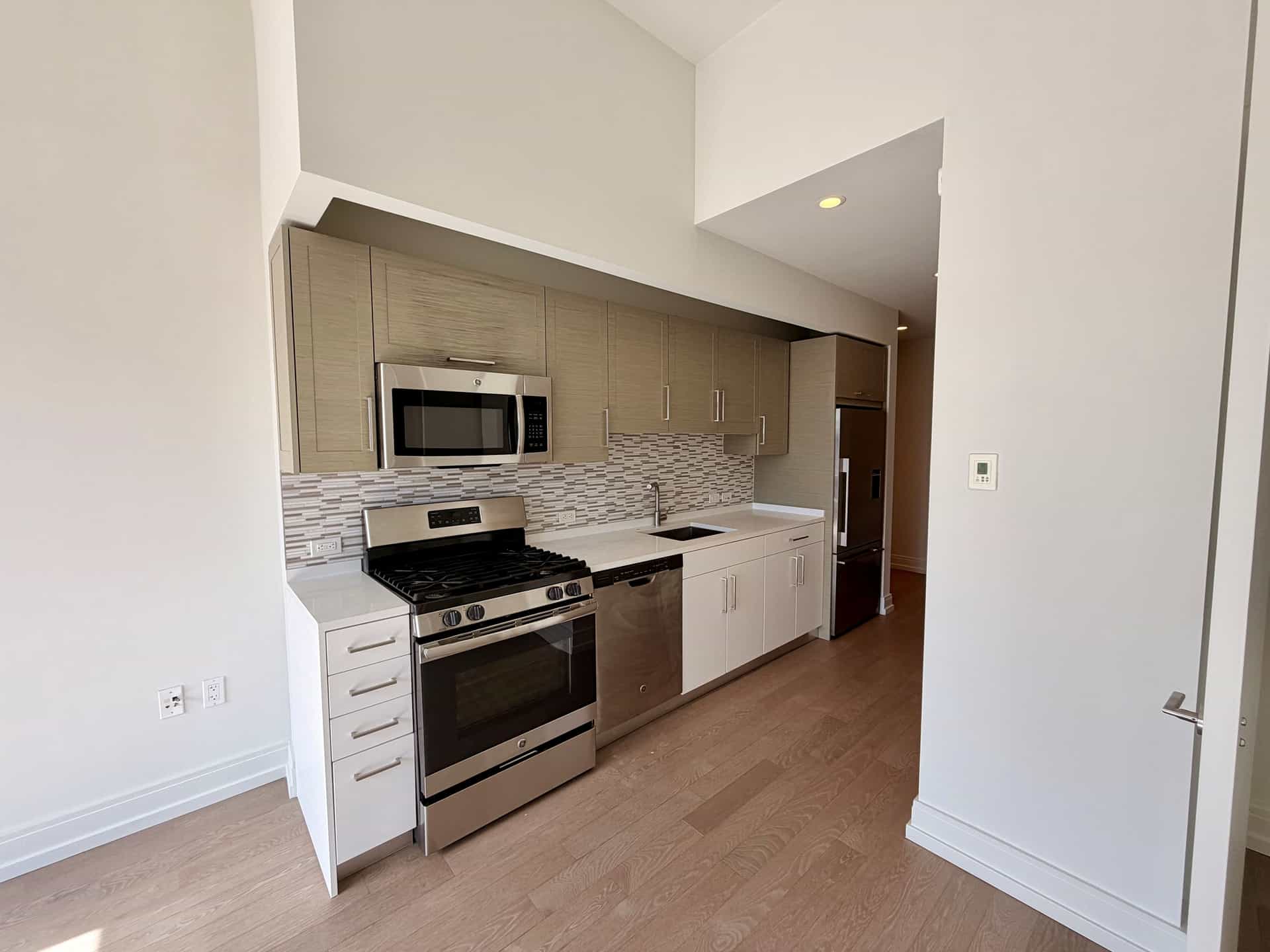 555 10 Avenue #29C, Manhattan, NY 10018 4