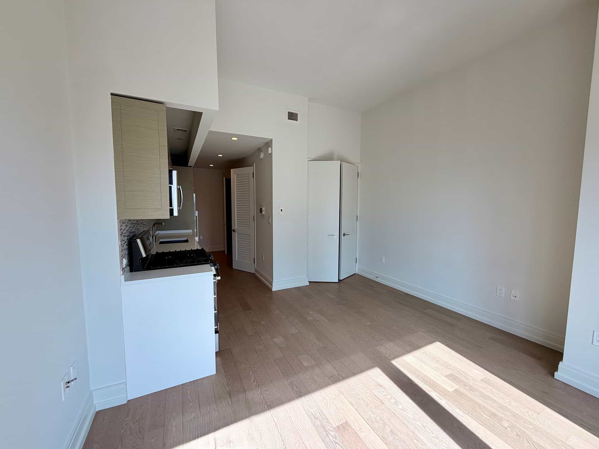 555 10 Avenue #29C, Manhattan, NY 10018 3