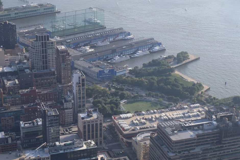 Chelsea vs. Hell's Kitchen: a renter's guide to choosing