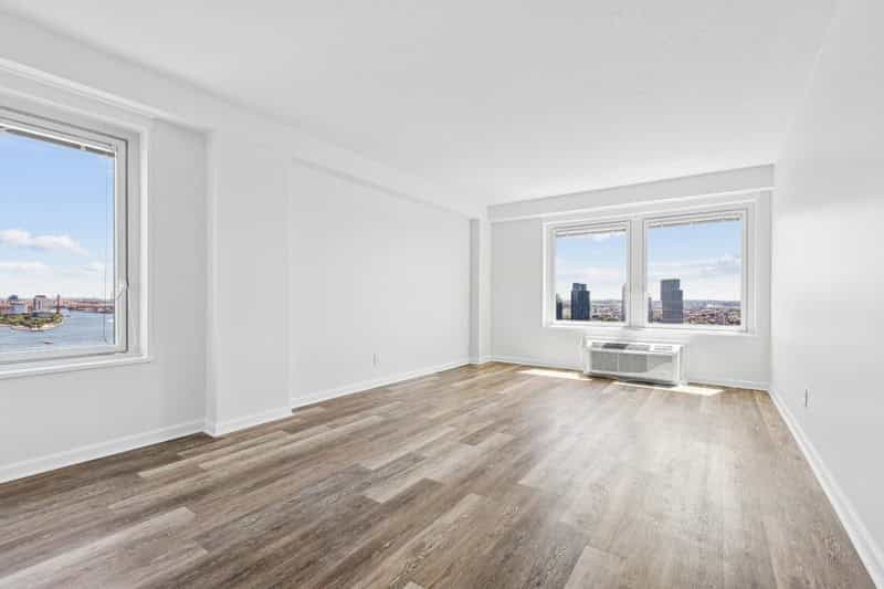 30 Waterside Plaza #10-21B, Manhattan, NY 10010 4