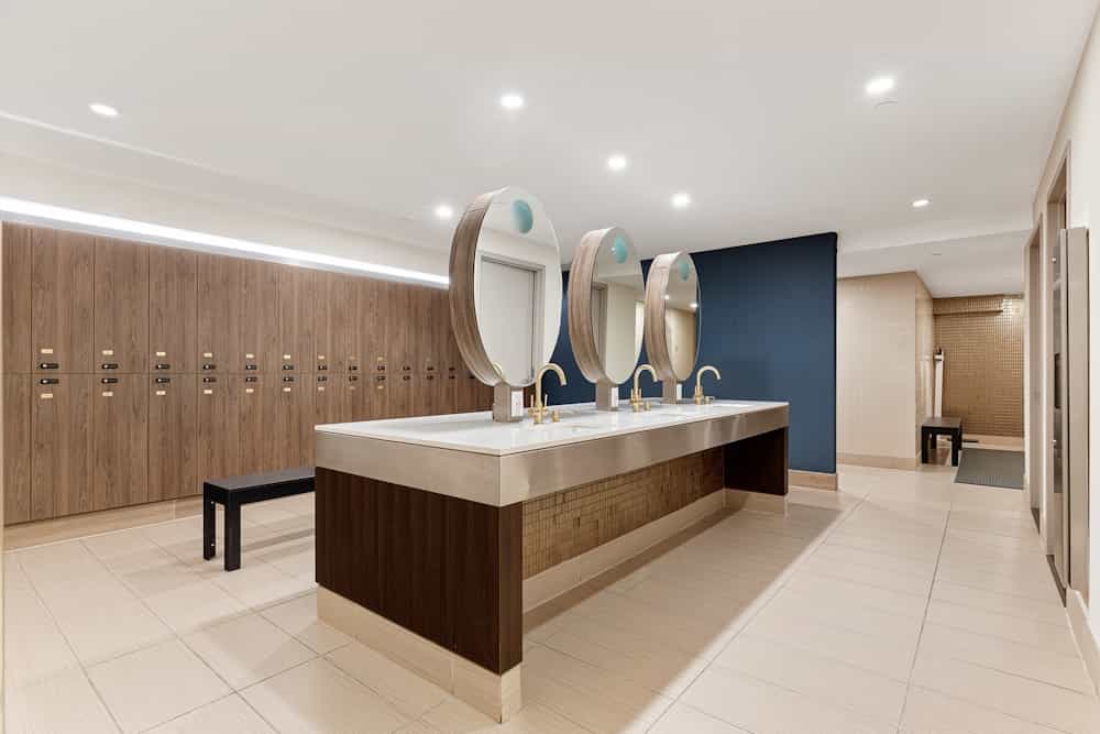 47-5 Center Boulevard #14/01, Queens, NY 11109 3