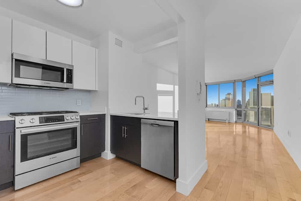 47-05 Center Boulevard #PH13, Queens, NY 11109 2