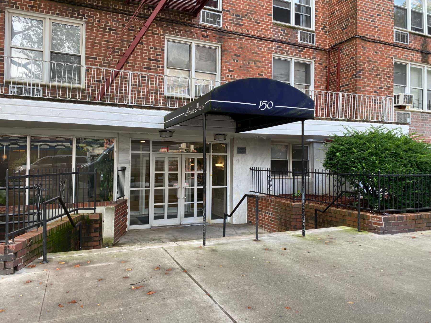 150 Hawthorne Street - Image 1
