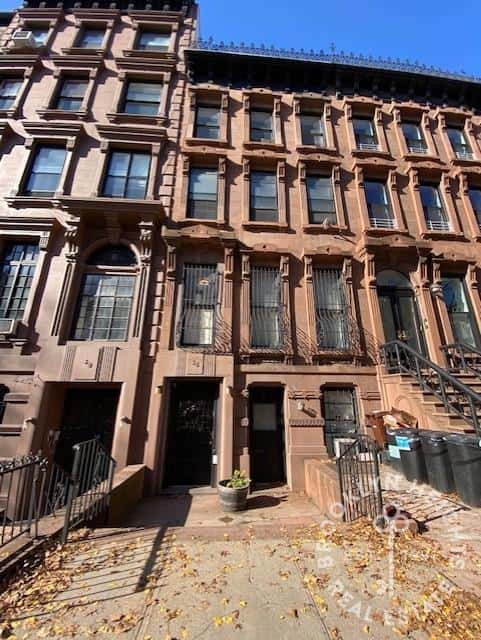 38 8 Avenue - Image 1