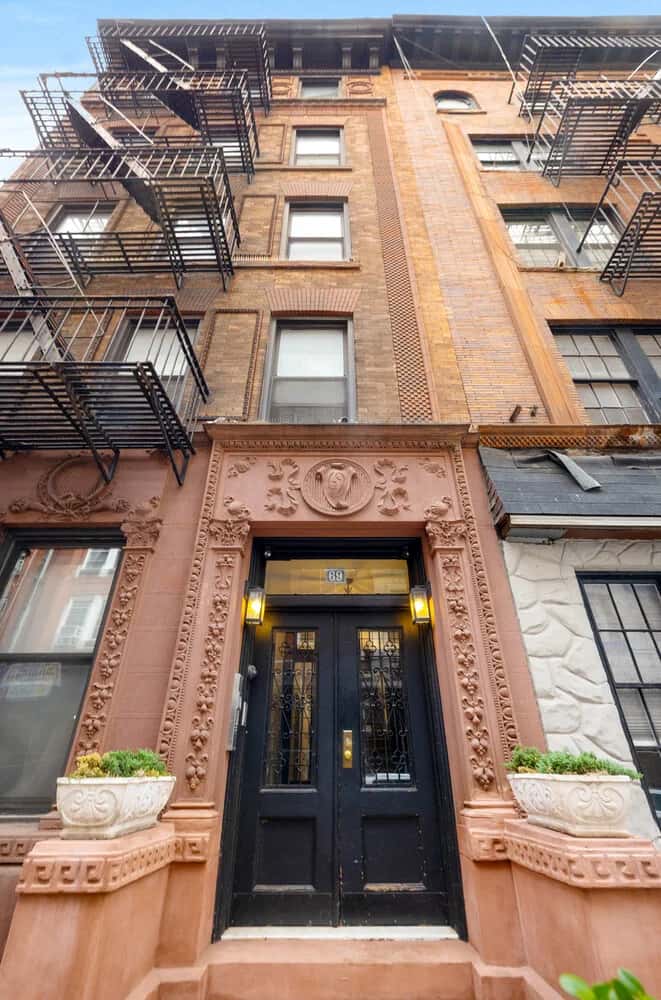 69 Pineapple Street - Image 1