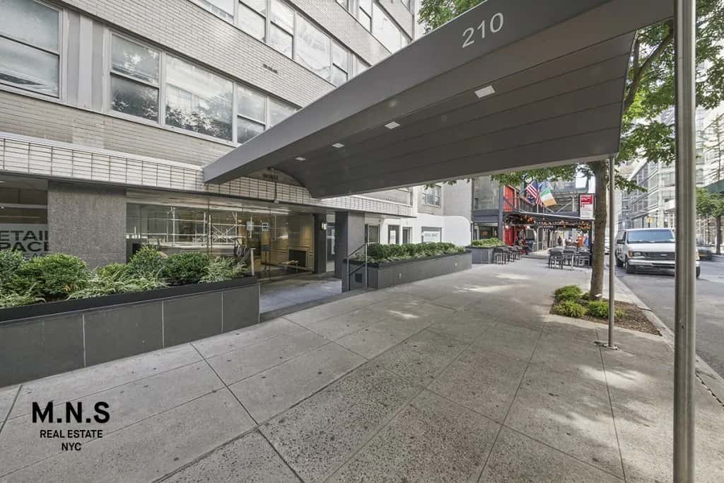210 East 58 Street - Image 1