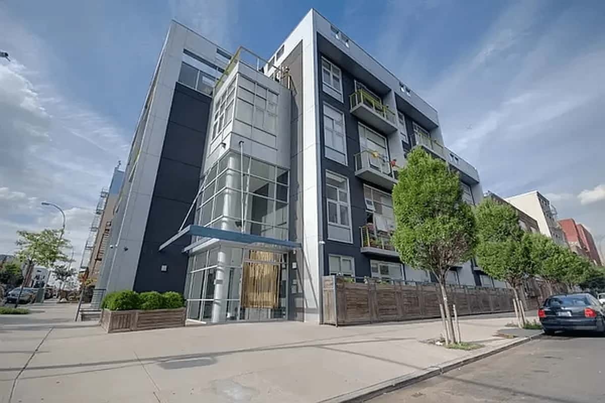 390 Lorimer Street - Image 1