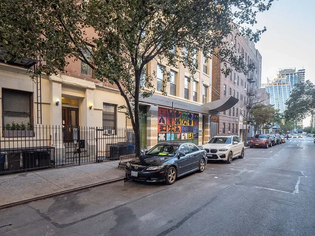 354 West 18 Street - Image 1
