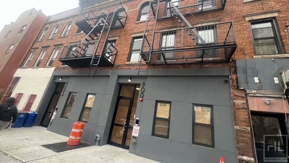 900 Rogers Ave - Image 1