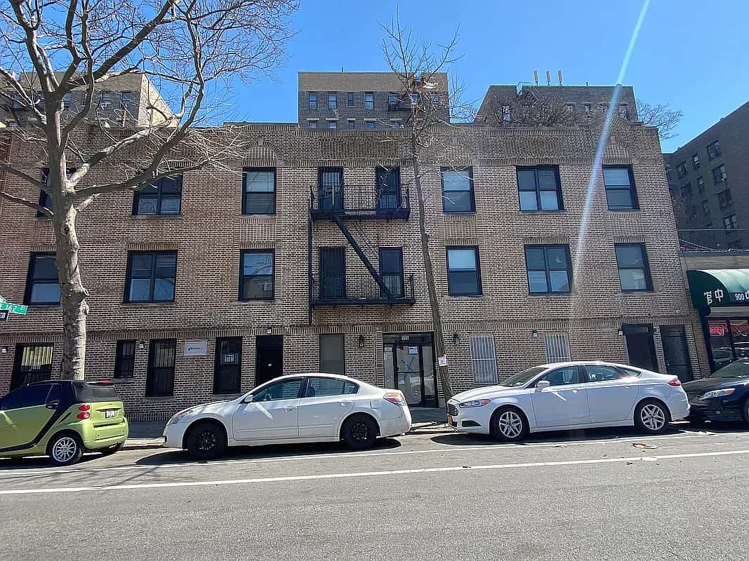 906 Gerard Avenue - Image 1