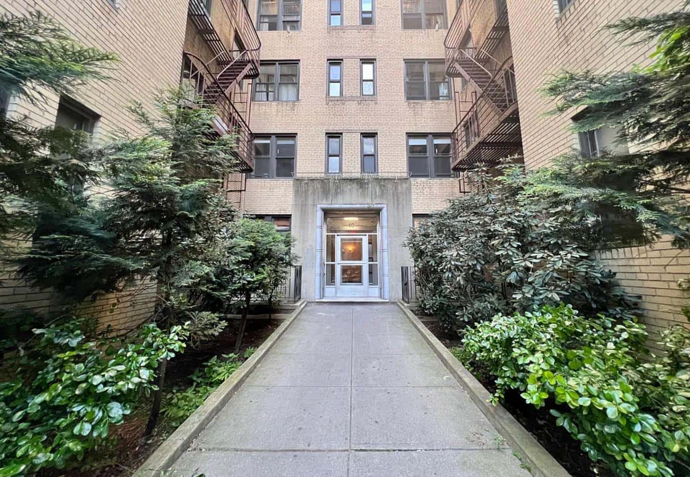 10 Overlook Terrace - Image 1