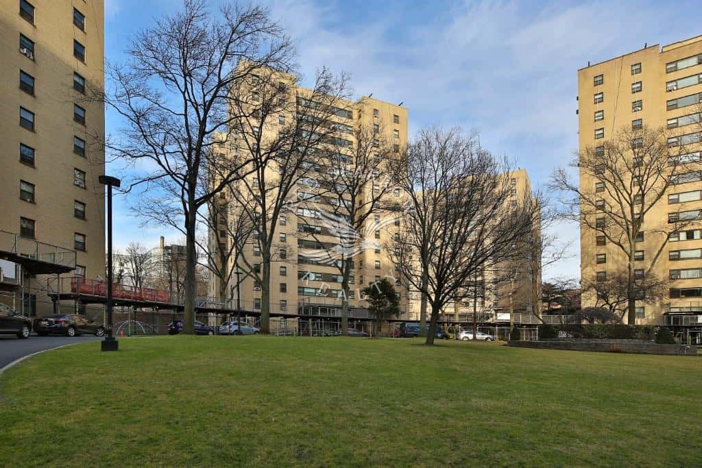 5 Fordham Hill Oval - Image 1