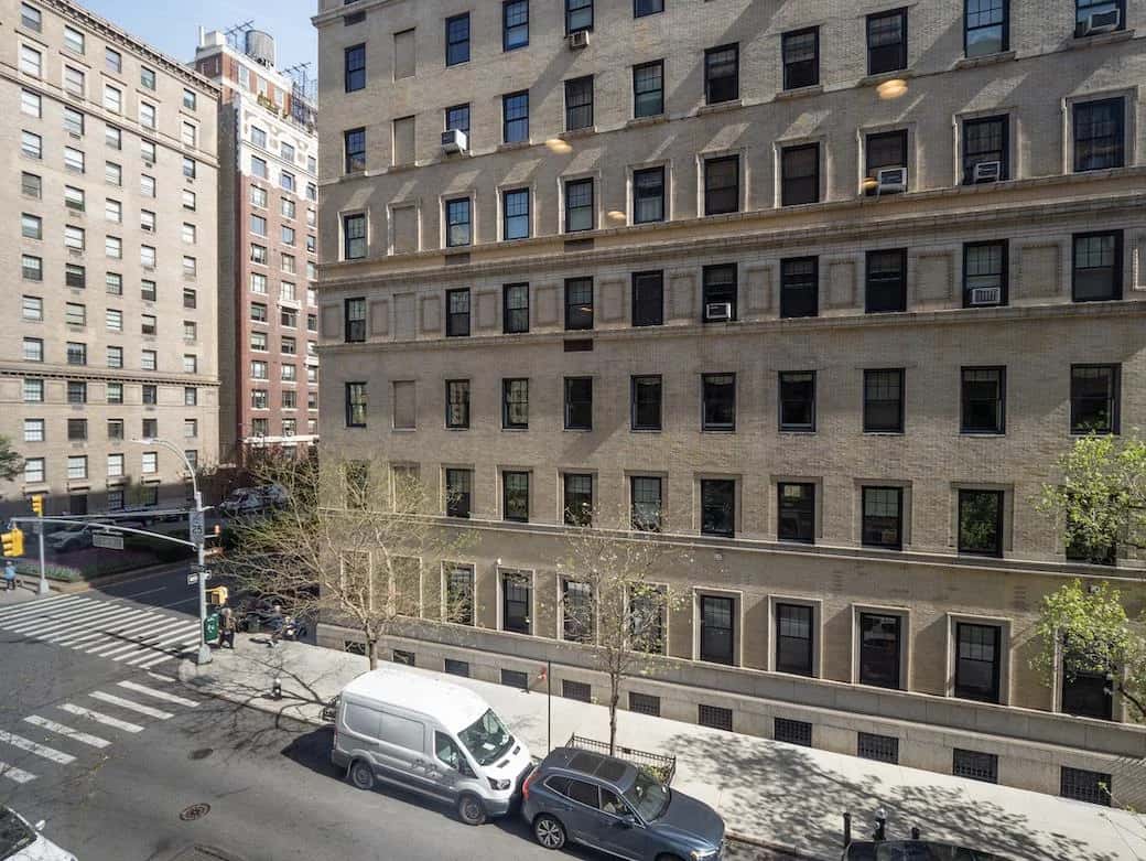 957 Park Avenue - Image 1