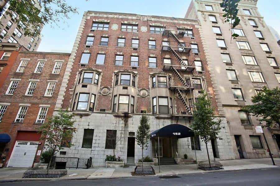 152 East 35 Street - Image 1