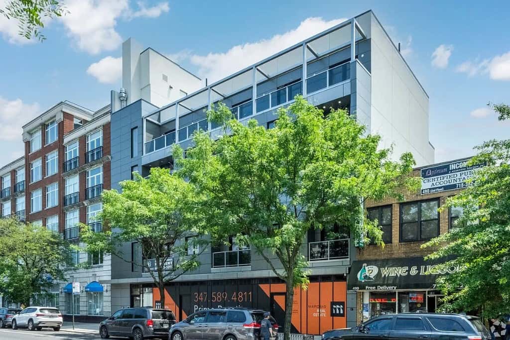 492 Kings Highway - Image 1