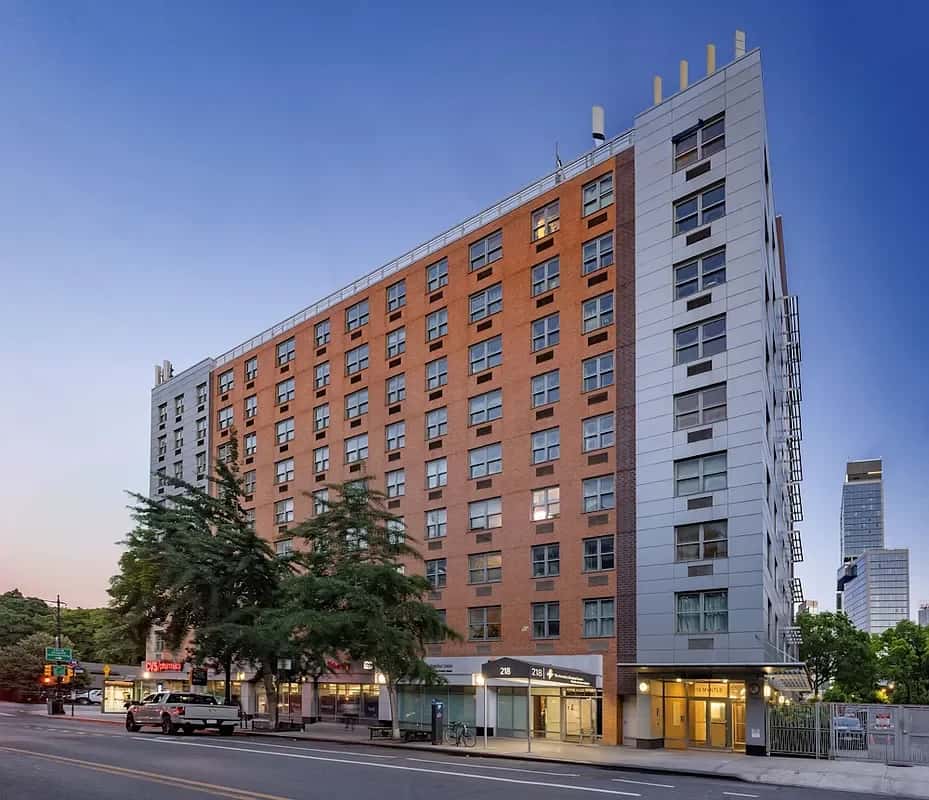 218 Myrtle Avenue - Image 1
