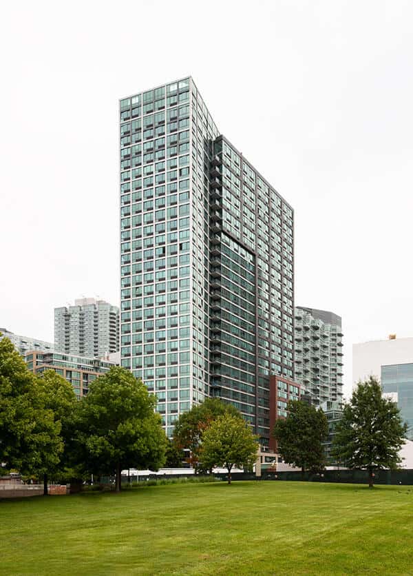 4720 Center Blvd - Image 1