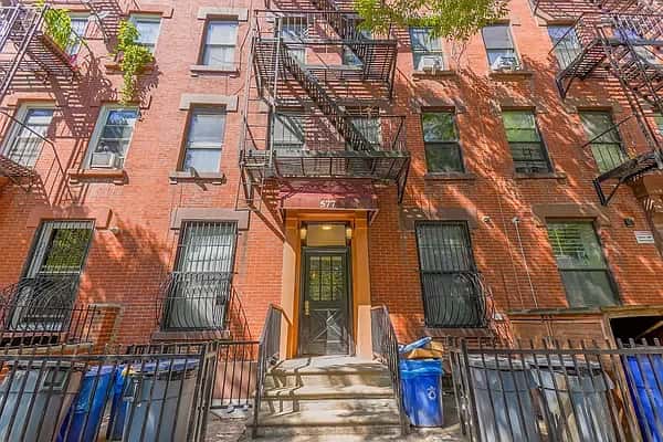 577 Warren Street - Image 1