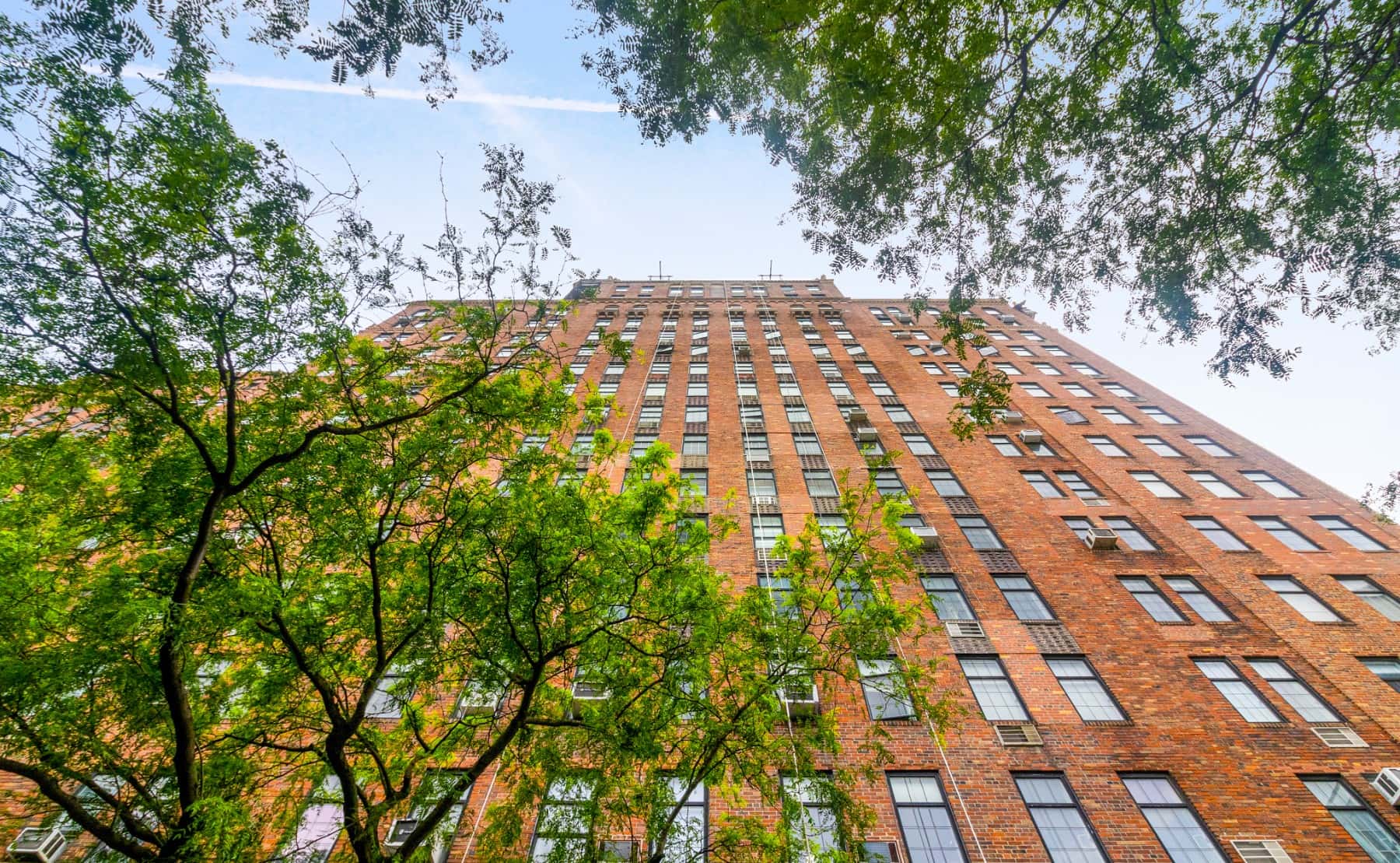 236 10 Avenue - Image 1
