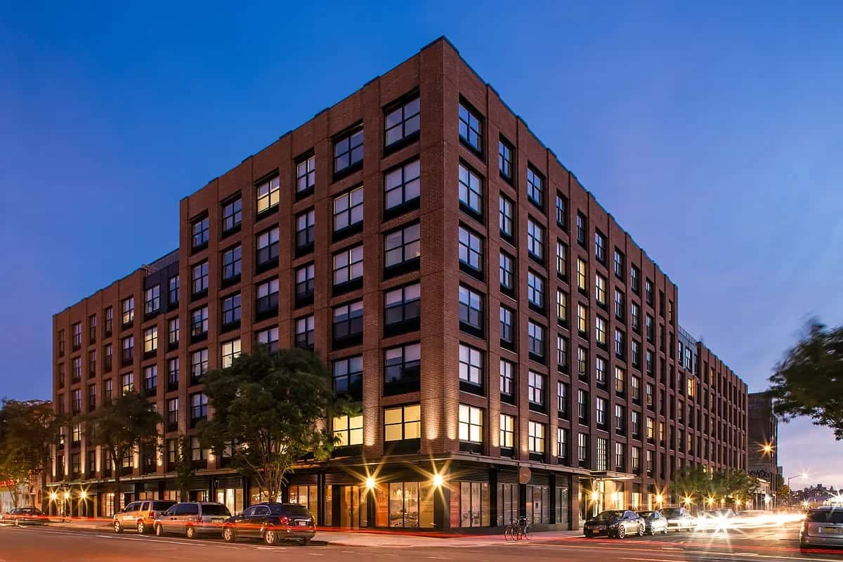 1133 Manhattan Avenue - Image 1