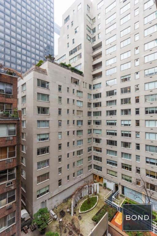 212 East 57 Street - Image 1