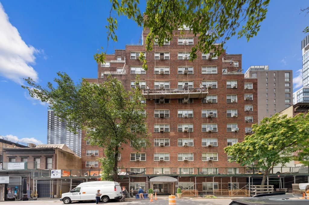 240 East 35 Street