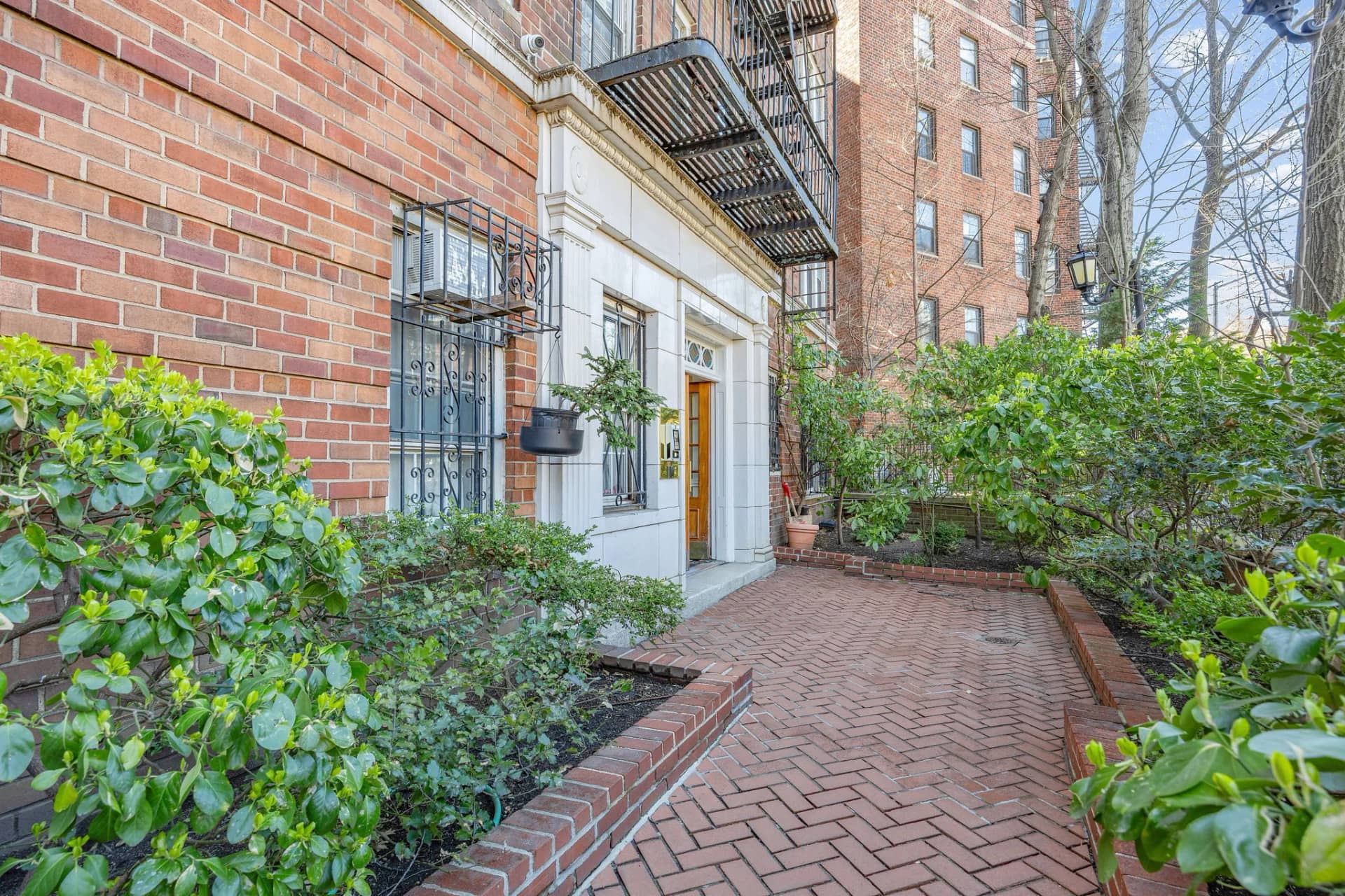 25 Minetta Lane