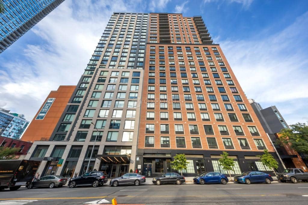 27-21 44 Drive