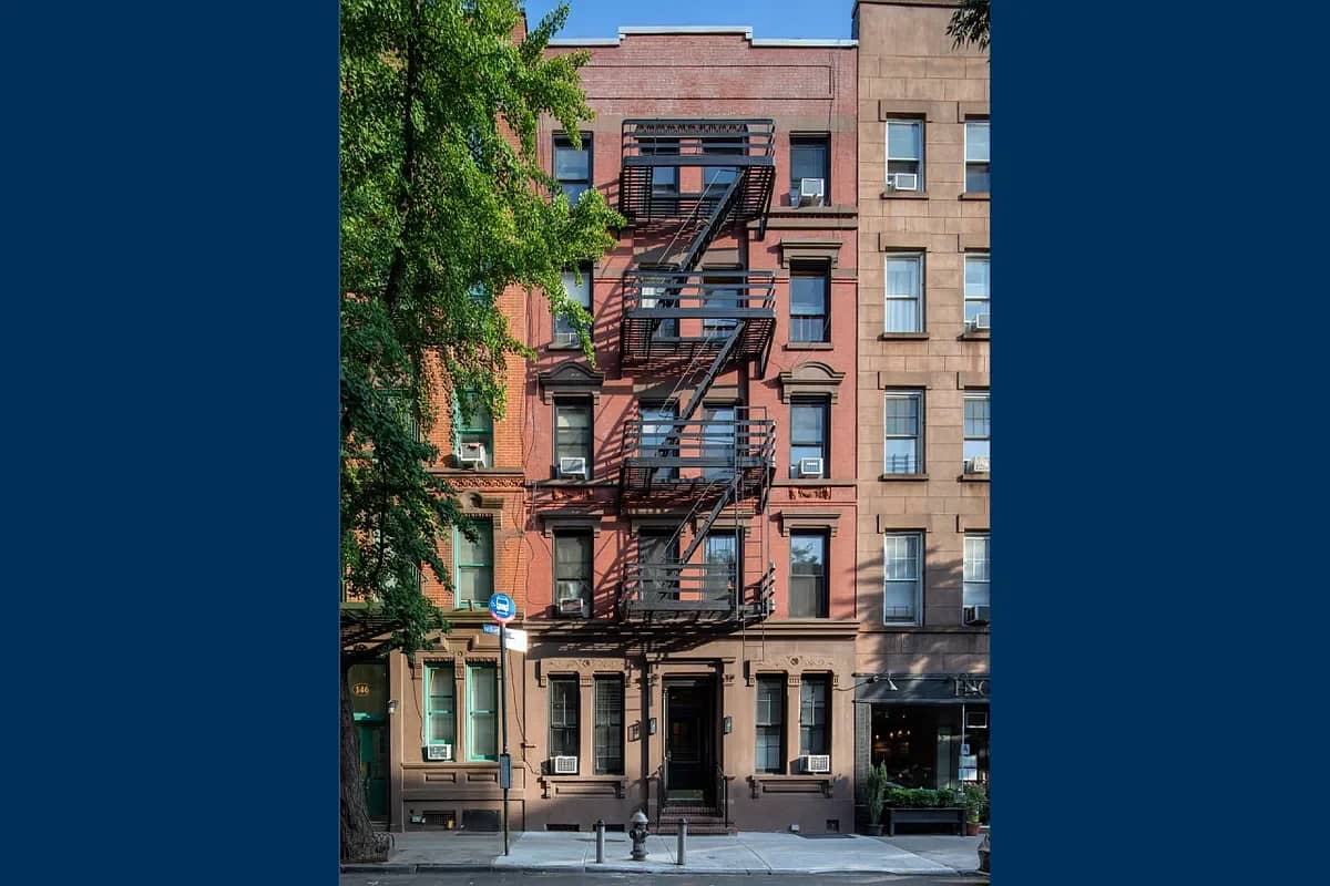 148 W 10 St