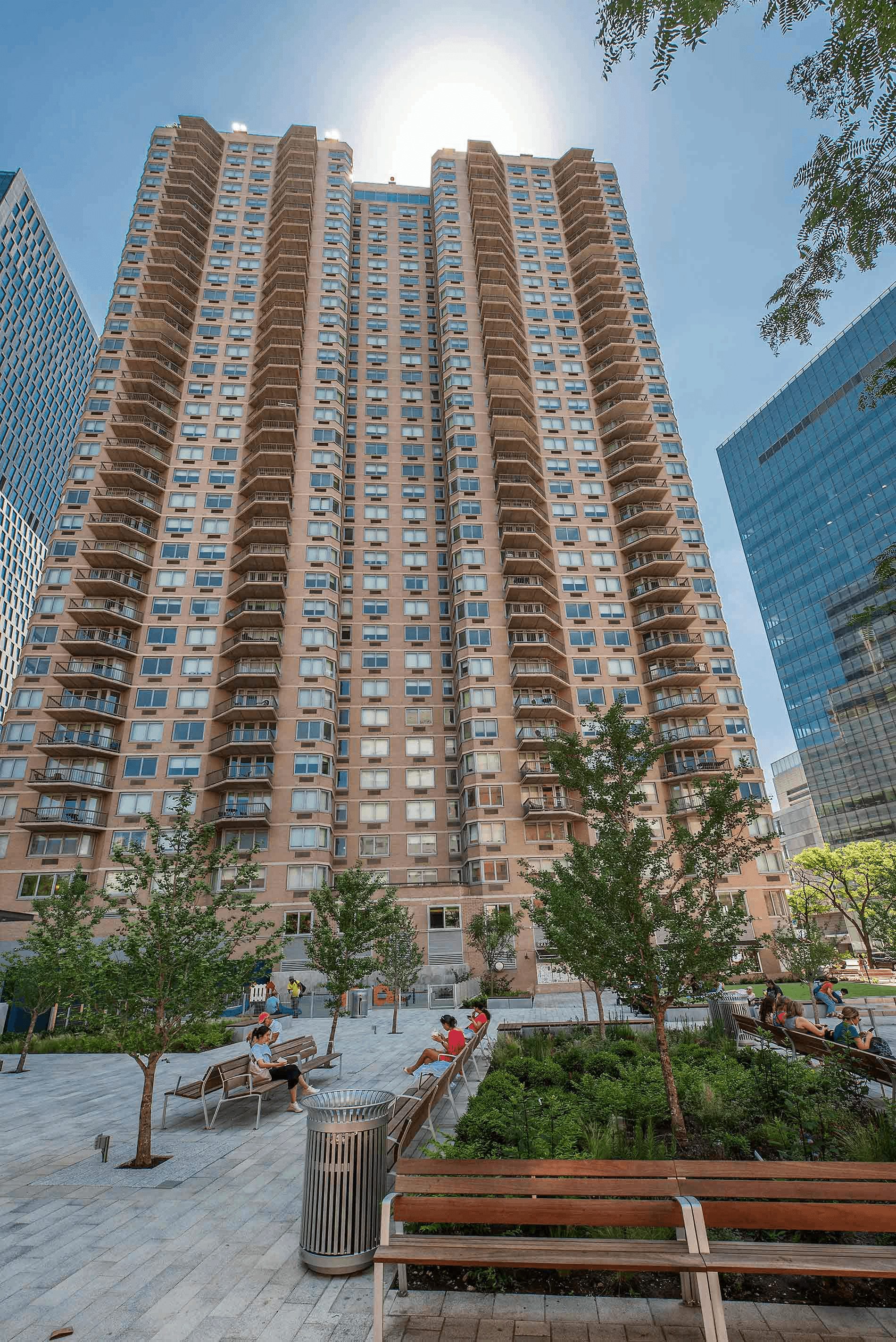 401 E 34 St