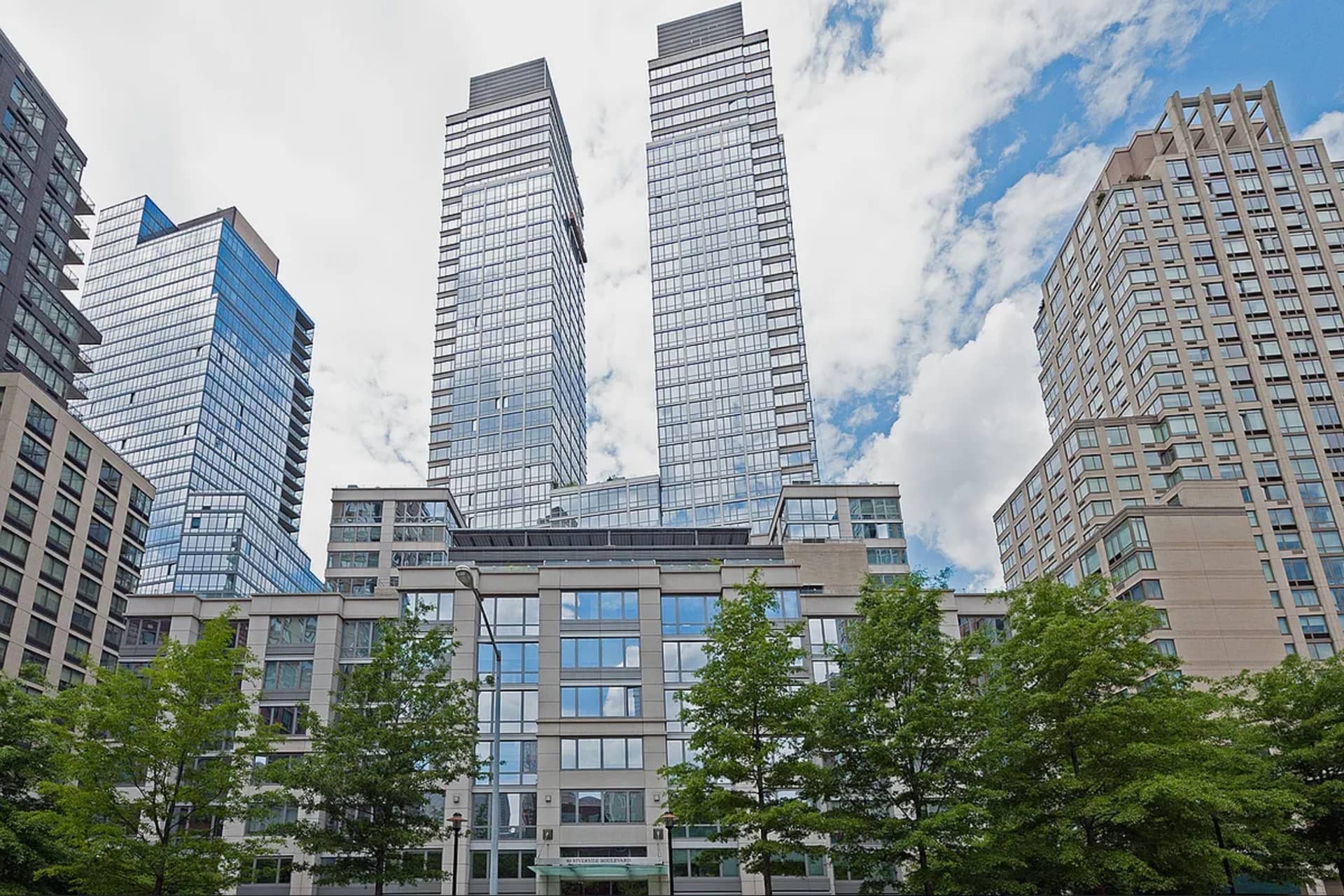 80 Riverside Boulevard